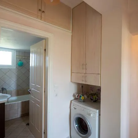 Eleonoras Karyotes Apartment